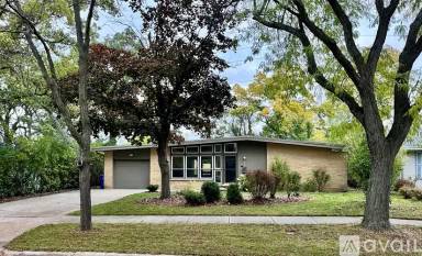Main picture of 821 Barberry Rd