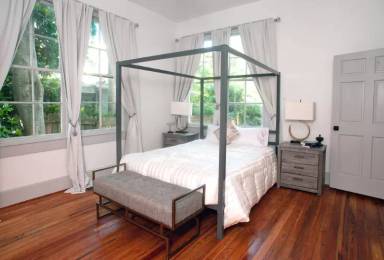 Main picture of 20 Limehouse St