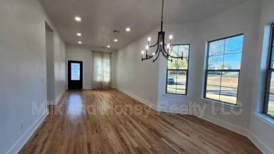 Main picture of 1824 W Cleveland Ave