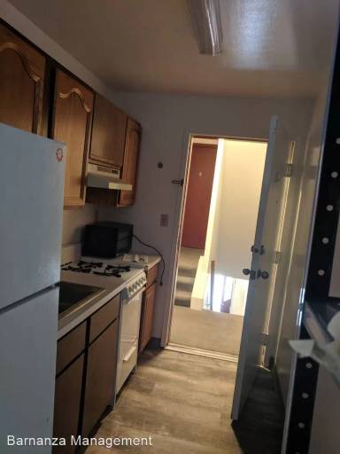 Main picture of 255 Meyran Ave