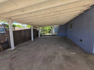 Main picture of 470 W 5th St