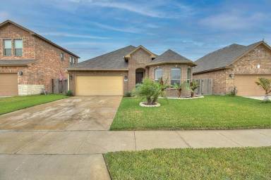Main picture of 8030 Barlovento St