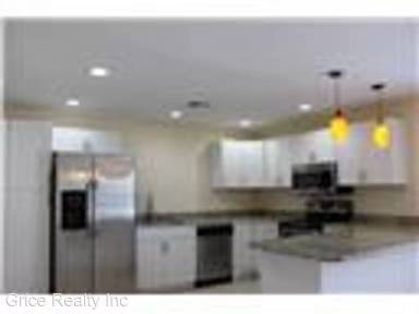 Main picture of 1348 Center Ln