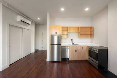 Main picture of 131 W Elder St