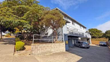 Main picture of 1440 E 33rd St