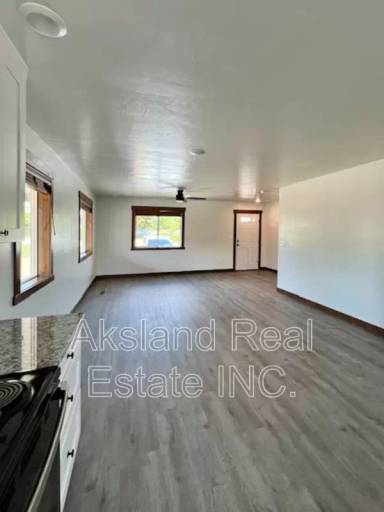 Main picture of 908 Roosevelt Ave