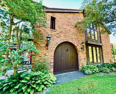 Main picture of 1089 Mohawk Trl
