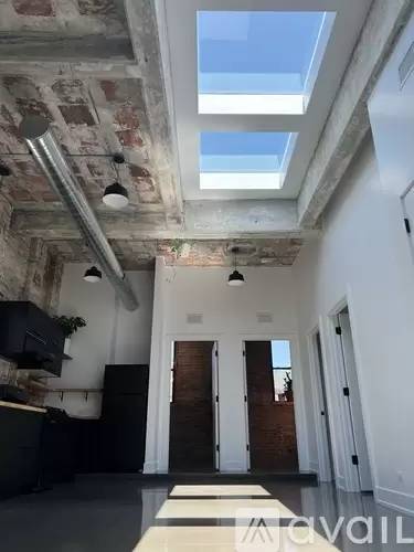 Main picture of 1702 W 19th St
