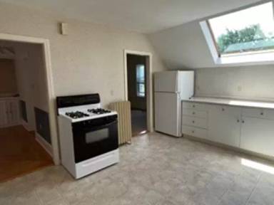 Main picture of 9 Howland Ct