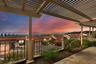 Main picture of 842 W Highpoint Dr