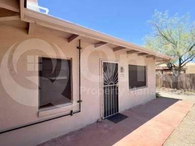 Main picture of 2701 N Orchard Ave
