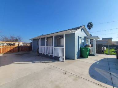 Main picture of 4328 E Myrtle St