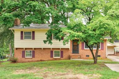 Main picture of 2210 Montclair Rd