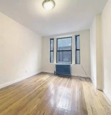 Main picture of 149 E Broadway