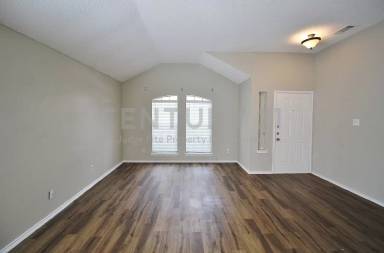 Main picture of 2018 Garden Crest Ln