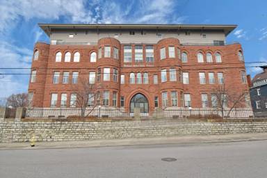Main picture of 2700 Ashland Ave