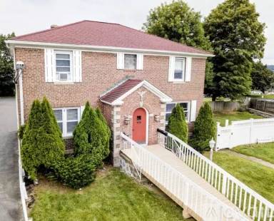 Main picture of 476 Wolcott St