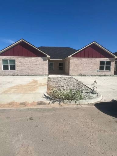 Main picture of 120 Vitava Dr