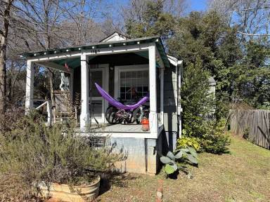 Main picture of 130 1/2 Easy St