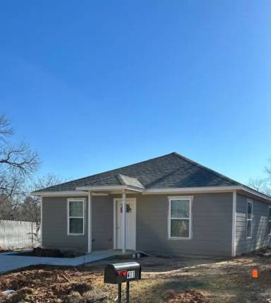 Main picture of 411 E Cedar St
