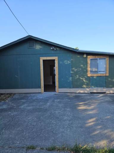 Main picture of 311 SE Riverside Ave