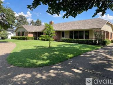 Main picture of 1213 Whispering Ln