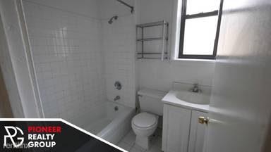 Main picture of 1216 N Dearborn St