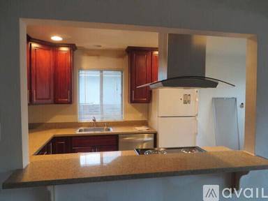 Main picture of 954 Palm Ave