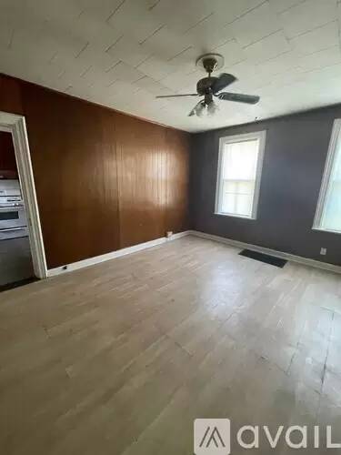Main picture of 1122 University Ave NE