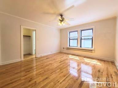 Main picture of 540 W Wellington Ave