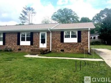 Main picture of 14 Dickens Ln