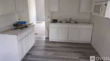 Main picture of 15 Hakes Ave