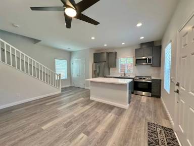 Main picture of 5737 Campanile Way