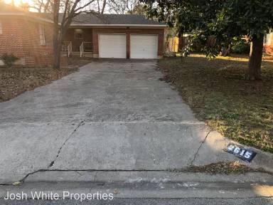 Main picture of 2615 Robinwood Ln