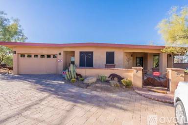 Main picture of 140 E Montecello Ct
