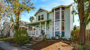 Main picture of 819 Lotz Way