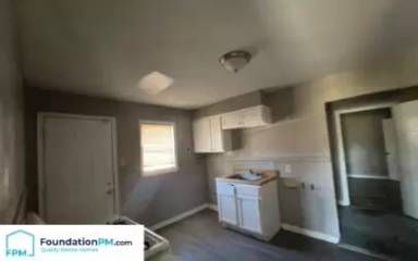 Main picture of 2332 E Warren St