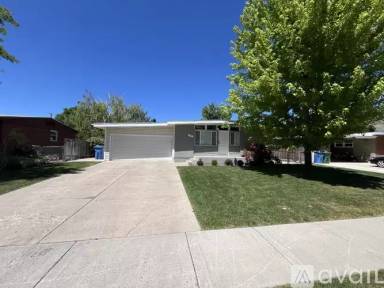 Main picture of 1451 Lynnwood Ave