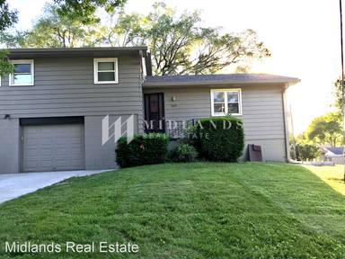 Main picture of 2612 S 61st Ave