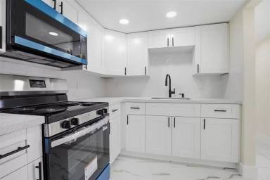 Main picture of 3704 Broadway