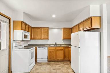 Main picture of 15 Pine Ridge Ct