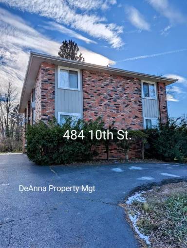 Main picture of 484 10th St
