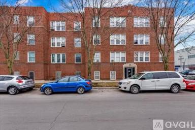 Main picture of 2343 W Glenlake Ave