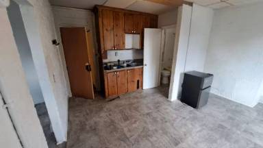 Main picture of 9 Nutt Ave