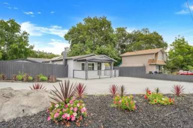 Main picture of 8806 Lamar St