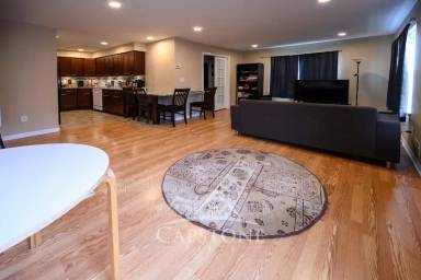 Main picture of 12 Colgate Dr