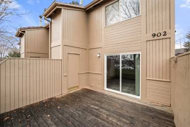 Main picture of 902 NW Carlon Ave