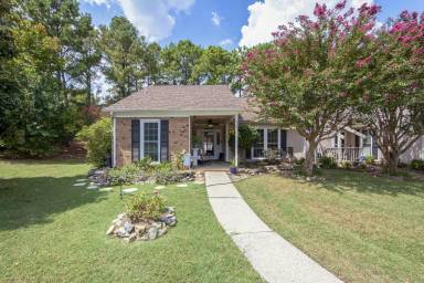 Main picture of 6818 Copernicus Cir