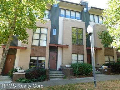 Main picture of 660 Garden District Dr