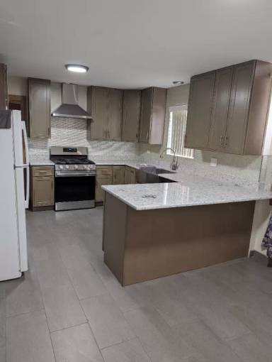 Main picture of 3322 W Catalpa Ave